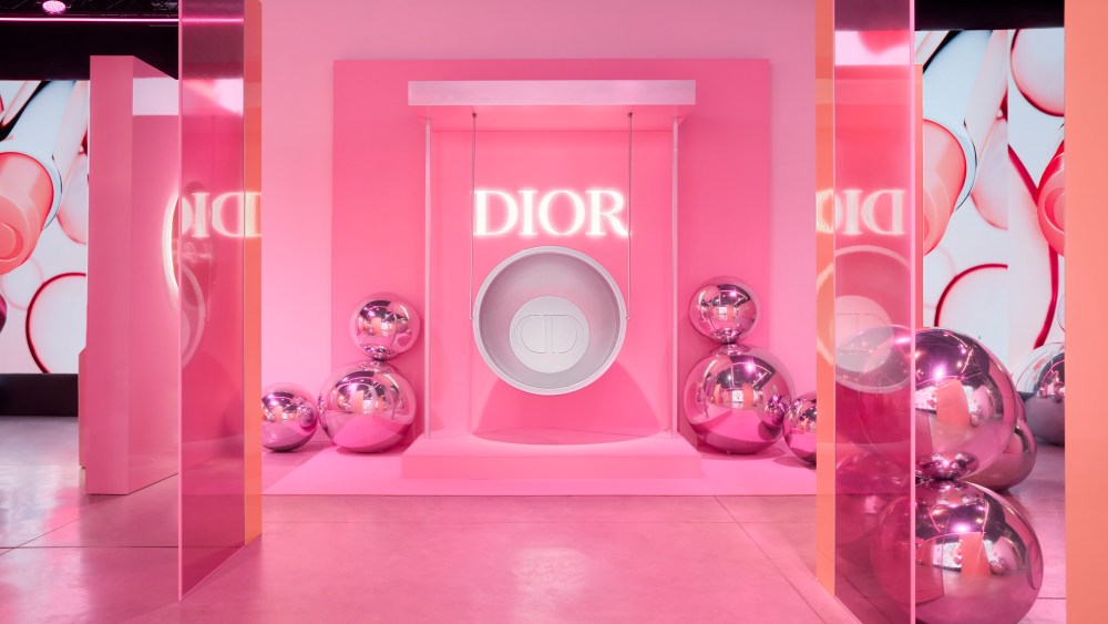 2025-01-30-dior-londres1010_v2-1 Dior Beauty Celebrates Addict Lip Glow Launch