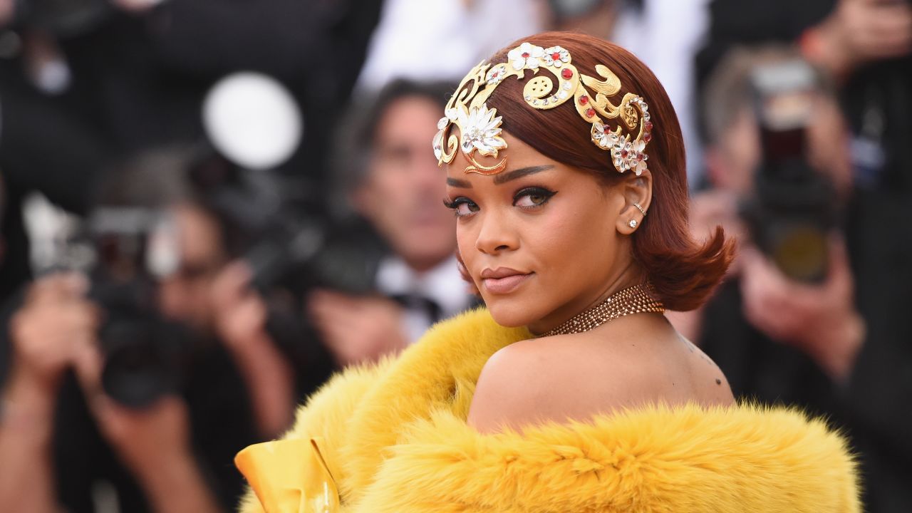 gettyimages-472971948 NEW YORK, NY - MAY 04: Rihanna attends the "China: Through The Looking Glass" Costume Institute Benefit Gala at the Metropolitan Museum of Art on May 4, 2015 in New York City. (Photo by Mike Coppola/Getty Images)