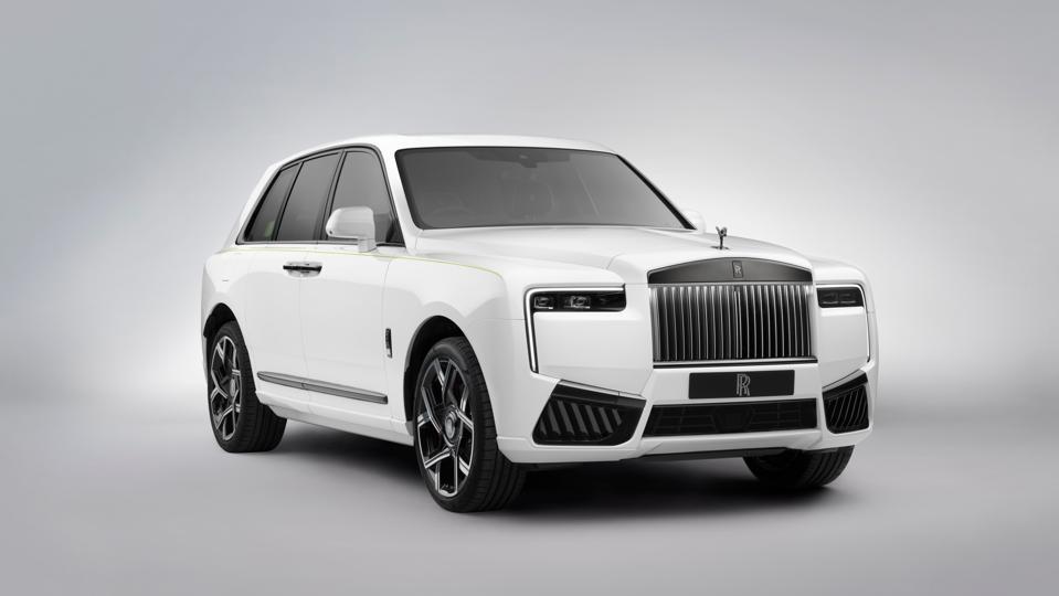 P90549051_lowRes_rolls-royce-black-ba